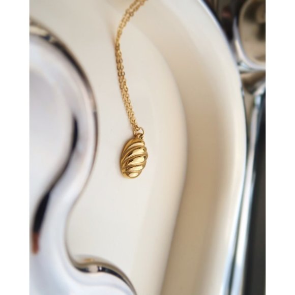 NEW 18K Gold Plated Braided Croissant Necklace - Picture 11 of 14